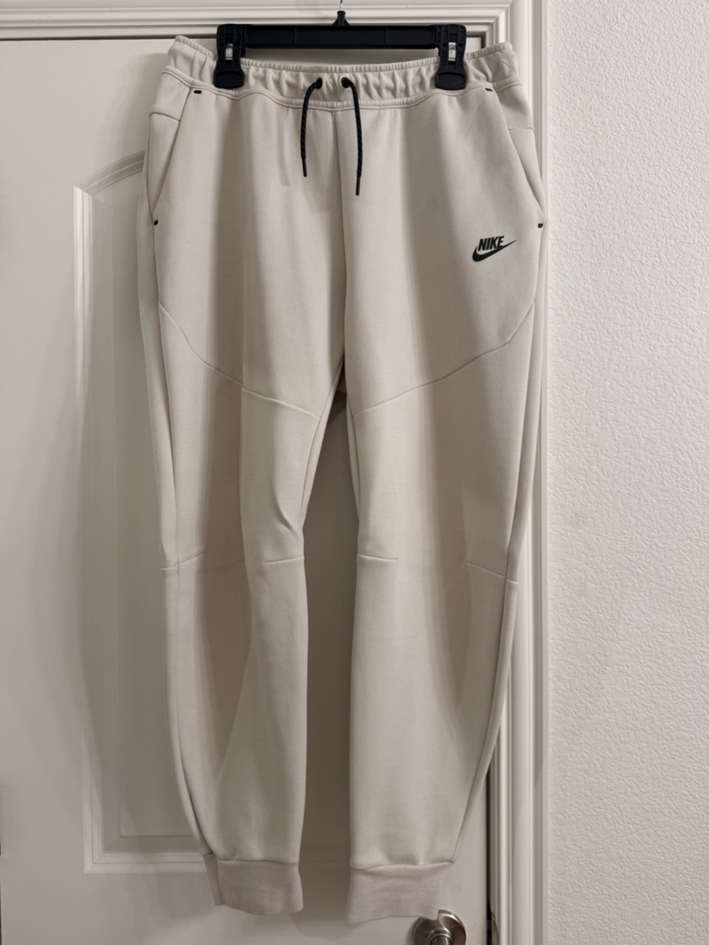 Nike Tech - Men’s Full Zip Jacket and Matching Pants. - Picture 4 of 9